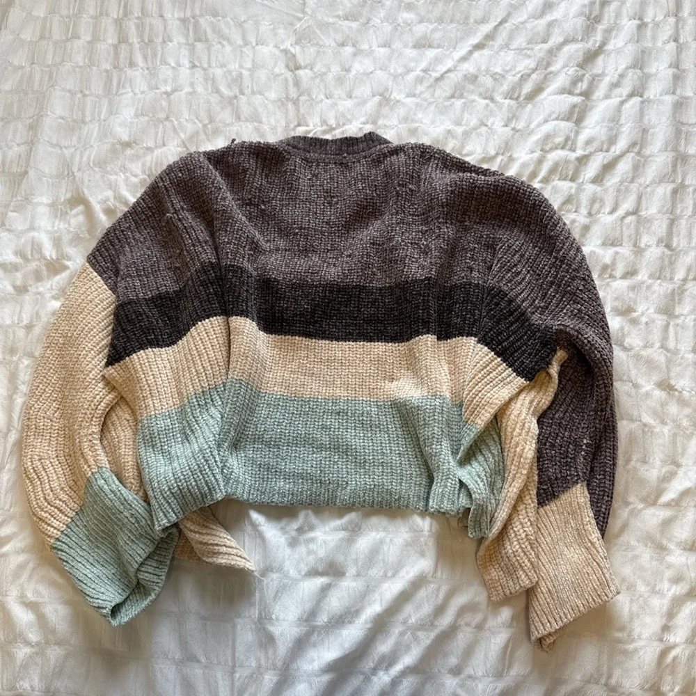 Urban Outfitters Sweater - Picture 3 of 4